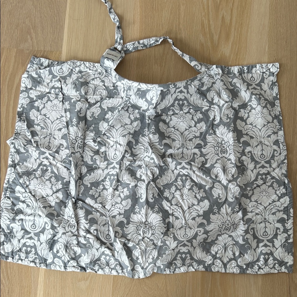 Bebe au Lait Gray and White Floral Nursing Cover